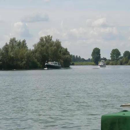 Holiday Home Nijmegen With Lake View Hébergement de vacances *