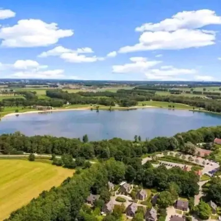 Hébergement de vacances Holiday Home Nijmegen With Lake View