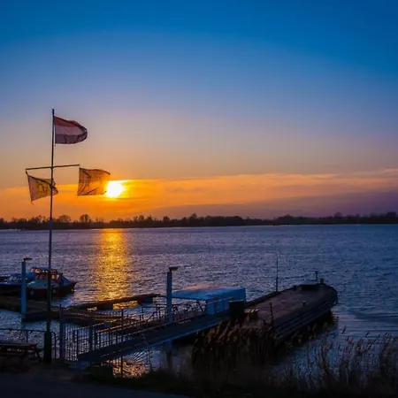 Hébergement de vacances Holiday Home Nijmegen With Lake View